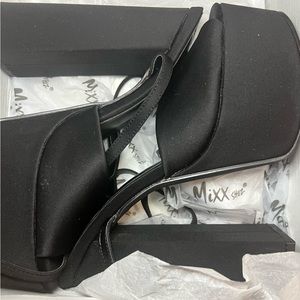 Heel with wide heels